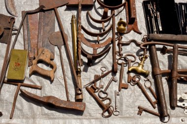 bit pazarı eski paslı metal araçları