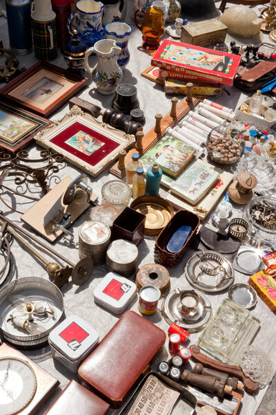 Все для продажи на блошином рынке
