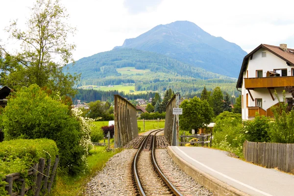 Alp şehir demiryolu — Stok fotoğraf