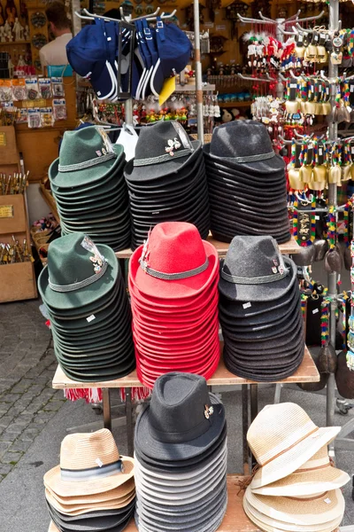 Rakouská čepice v suvenýry — Stock fotografie