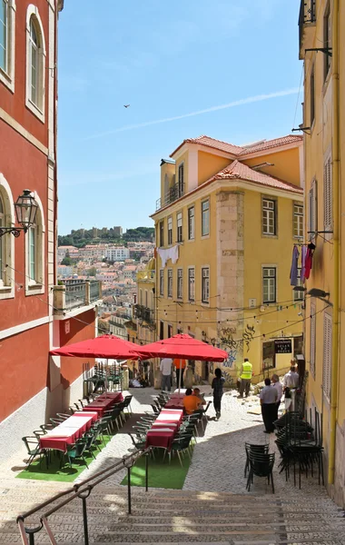 Café im Freien mit Aussicht in Lissabon — Stockfoto