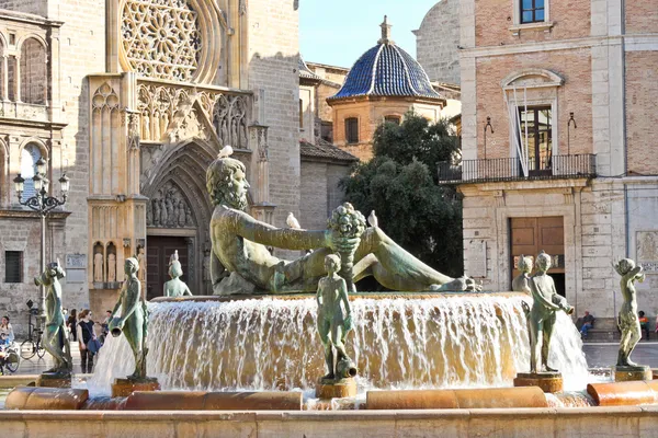 Fonte de Turia na Plaza de la Virgen em Valência, Espanha — Fotografia de Stock