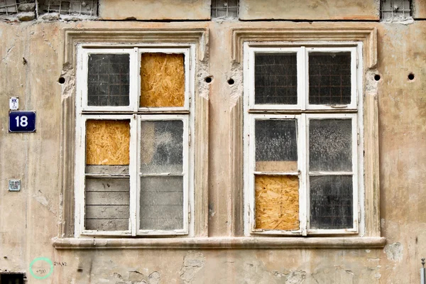 Viejas ventanas rotas — Foto de Stock