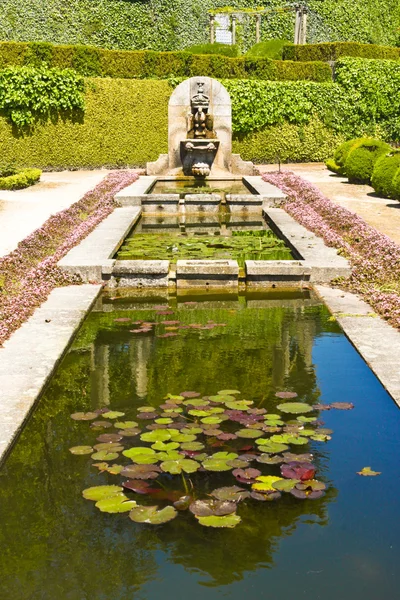 Fuente en los Jardines del Palacio de Cristal, Oporto, Portugal . —  Fotos de Stock