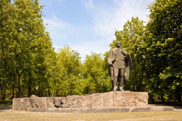 Estatua de la escritora belarusa Janka Kupala — Foto de Stock