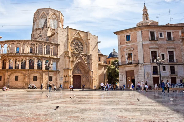 Praça da Virgem e a catedral de Valência em Valência, Espanha . — Fotografia de Stock