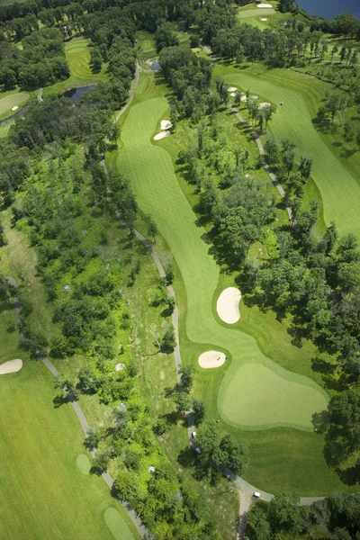 Vista aérea de um campo de golfe — Fotografia de Stock