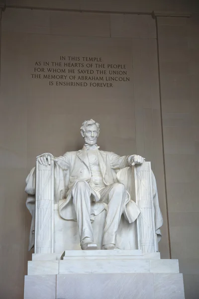 Estátua de Abraham Lincoln no memorial em sua homenagem Washington DC — Fotografia de Stock