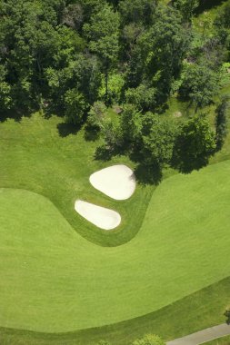 golf fairlway ve bunkerler havadan görünümü