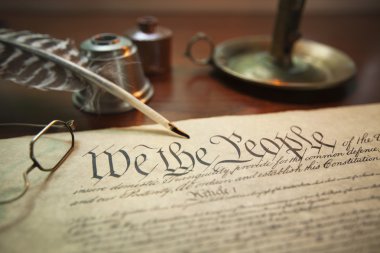 Amerika Birleşik Devletleri Anayasası quill, gözlük ve mum sahibi ile