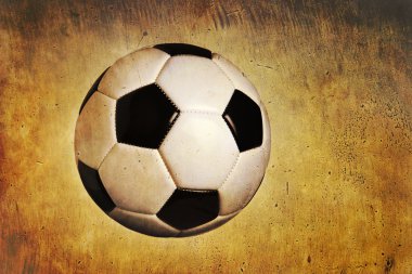 grunge dokulu arka plan üzerinde geleneksel futbol topu