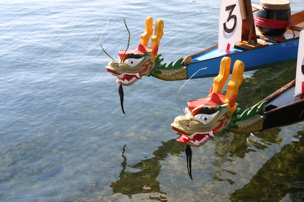Dragon boats wait for next race in Grand Marais, Minnesota — Stock Photo, Image