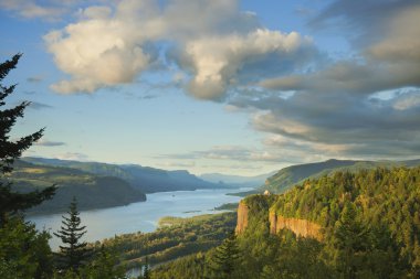 gün batımında Columbia river gorge