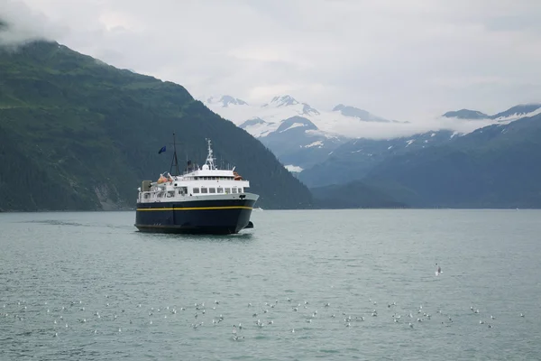 Ferry en Prince William Sound en Alaska — Foto de Stock