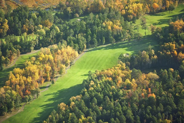 Letecký pohled na golfové hřiště na podzim — Stock fotografie