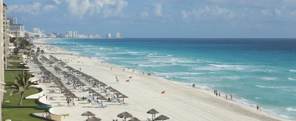 Utsikt över stranden och Karibiska havet i cancun, Mexiko — Stockfoto