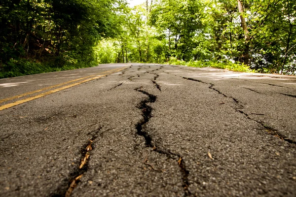 道路は荒廃 ロイヤリティフリーのストック画像