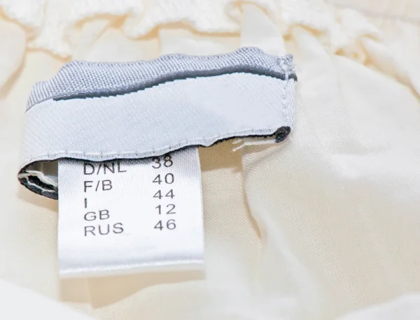 Primo piano dell'etichetta di abbigliamento con le dimensioni — Foto Stock