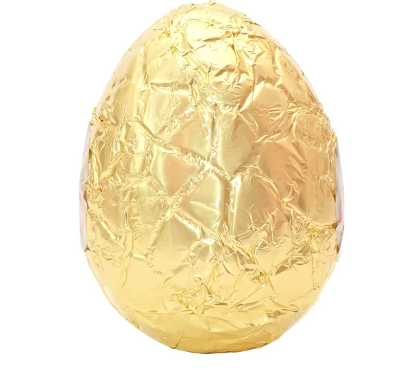 Foto de um ovo de Páscoa envolto em folha de ouro — Fotografia de Stock