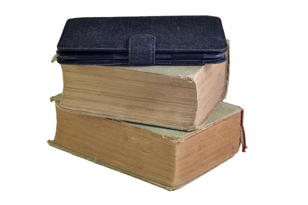 Stack di vecchi libri con libro elettronico su di esso — Foto Stock