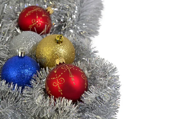Різдвяні кульки і гірлянда — стокове фото