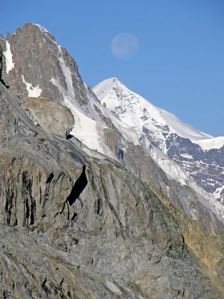 俯瞰苍穹中的群山 — 图库照片