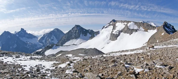 Vista sulle montagne nel caucaso — Foto Stock