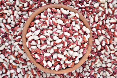 Tahta kasedeki fasulyeler.