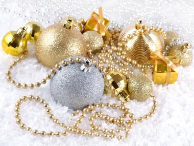 Noel topları ve çelenk