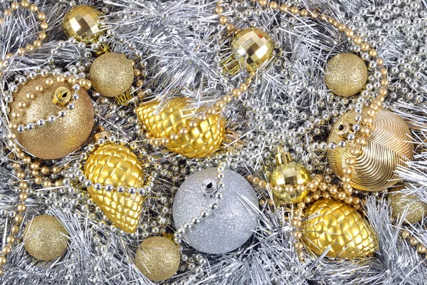 Altın ve gümüş Noel süsleri — Stok fotoğraf