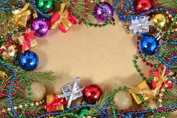 Cornice di decorazioni natalizie — Foto Stock