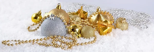 Guld och silver juldekorationer — Stockfoto