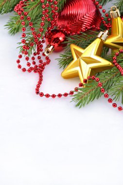 altın yıldız ve yılbaşı süsleri