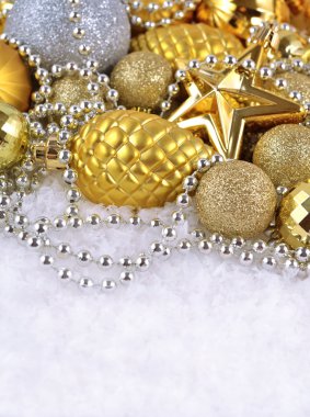 Altın ve gümüş Noel süsleri
