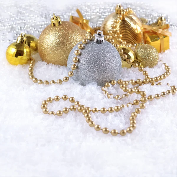 Goldene und silberne Weihnachtsdekoration — Stockfoto