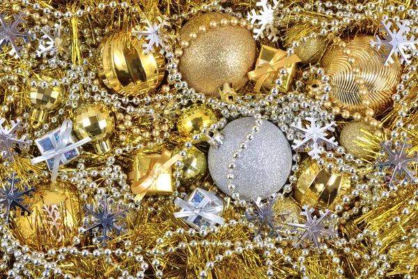 黄金と銀のクリスマスの装飾 — ストック写真