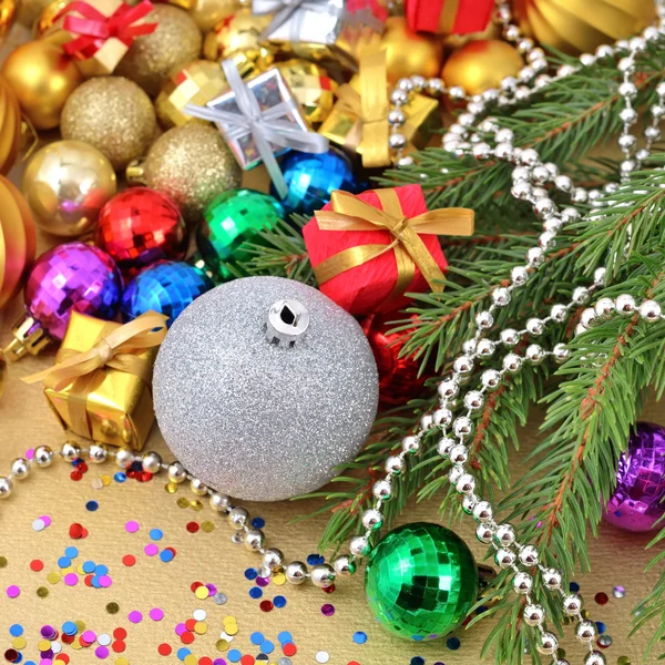 Pestrobarevné Vánoční dekorace — Stock fotografie