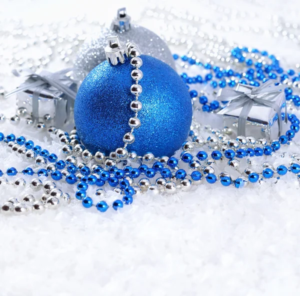 Zilveren en blauw kerstversiering — Stockfoto