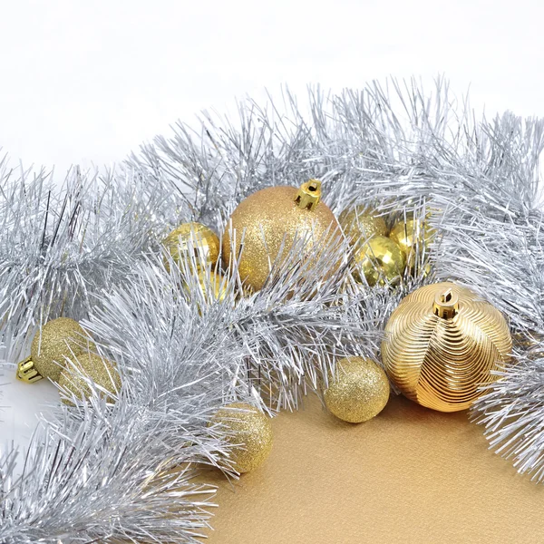 Zlaté a stříbrné Vánoční dekorace — Stock fotografie