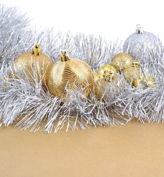 Decoraciones navideñas de oro y plata — Foto de Stock