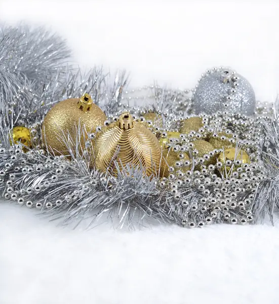 Altın ve gümüş Noel süsleri — Stok fotoğraf