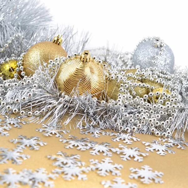 Juledekorasjoner av gull og sølv – stockfoto