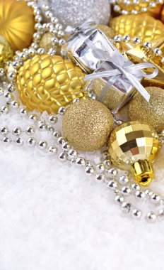 Altın ve gümüş Noel süsleri