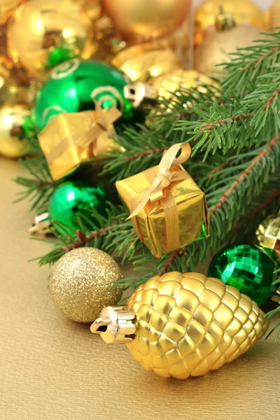 Golpe de oro y decoraciones de Navidad —  Fotos de Stock