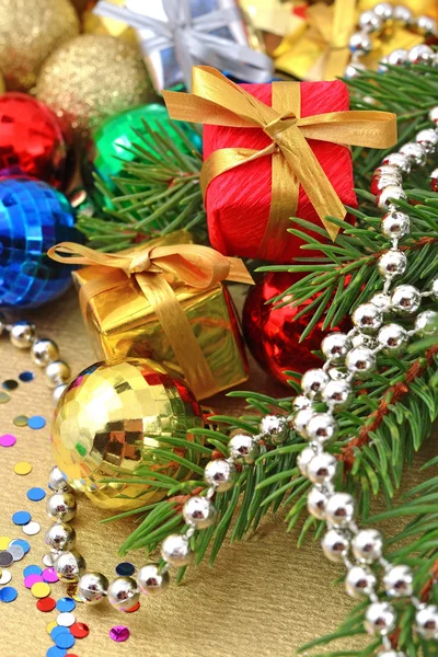 Decorazioni natalizie varicolore — Foto Stock