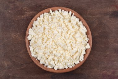 bir kase süzme peynir