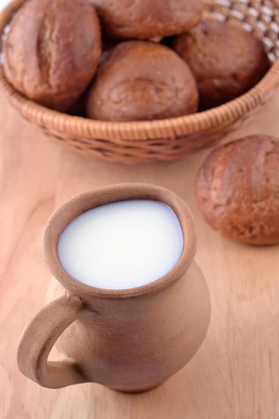 Ceramic jug with milk and bread — Stock Photo, Image