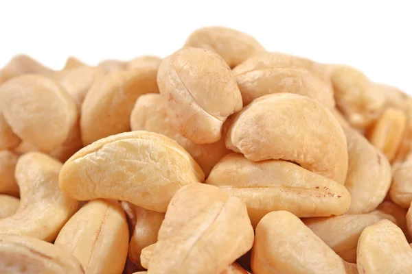 Högen av cashewnötter på en vit — Stockfoto
