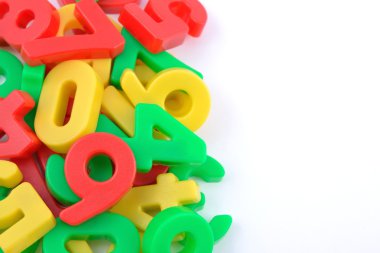 Beyaz renkli plastik numaraları화이트에 다채로운 플라스틱 숫자