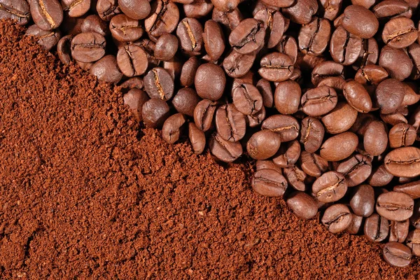 Kaffebönor och marken konsistens — Stockfoto